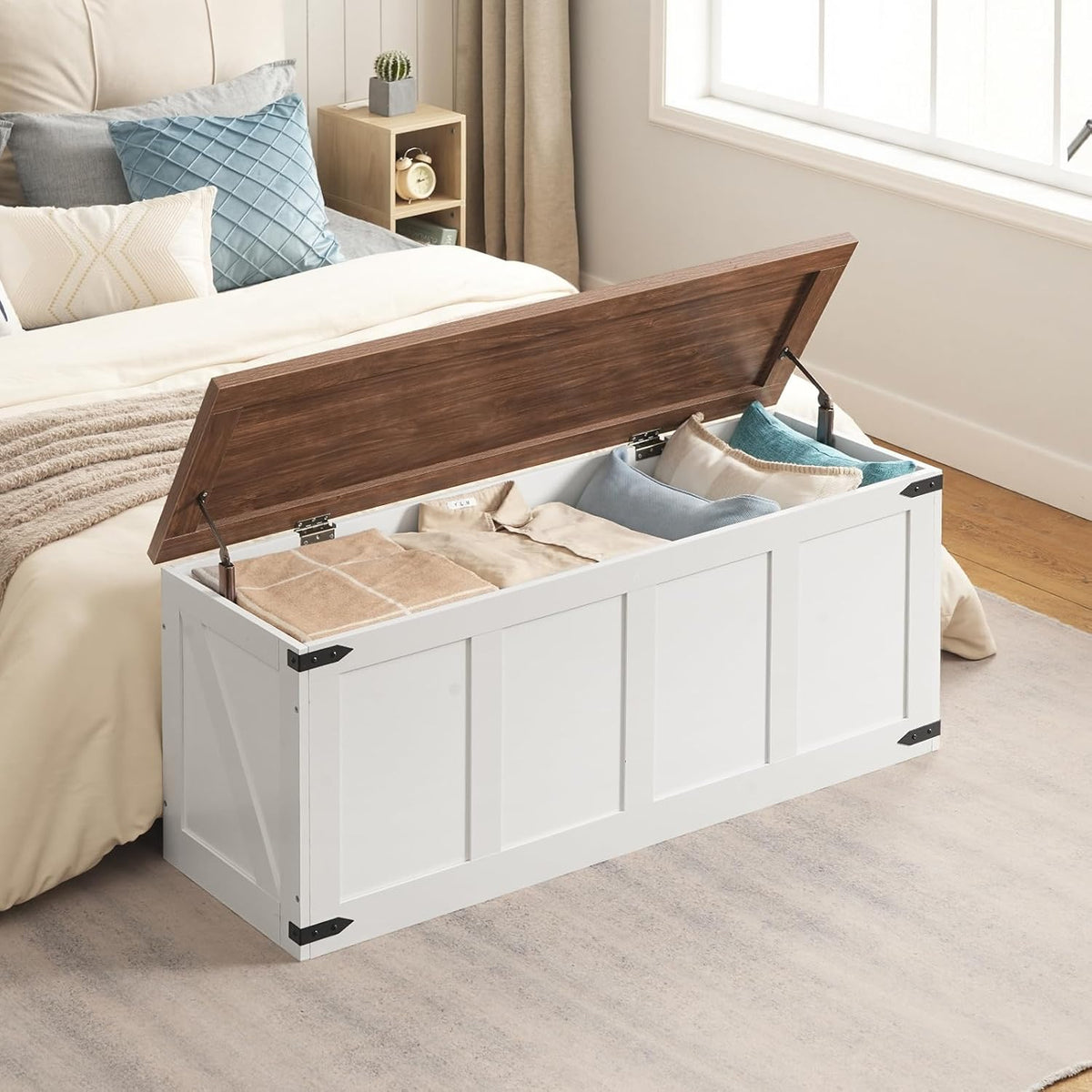 HOOBRO 47.2âStorage Bench Large, Toy Box with 2 Safety Hinges, Farmhouse Wooden Storage Chest, Easy Assembly for Bedroom, Living Room, Entryway, White and Walnut WH520CW01